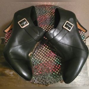 EUC Vince Camuto black heeled booties Size 6.5m